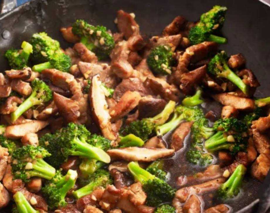 Roast Pork with Broccoli 