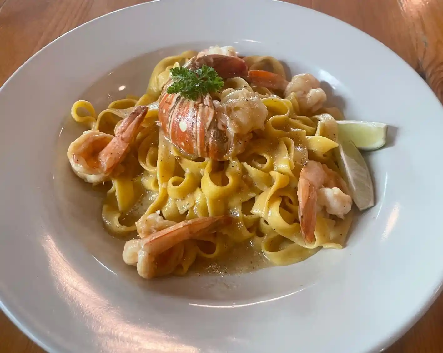 FETTUCCINE CON GAMBERI IN SUCCO DI LIME 