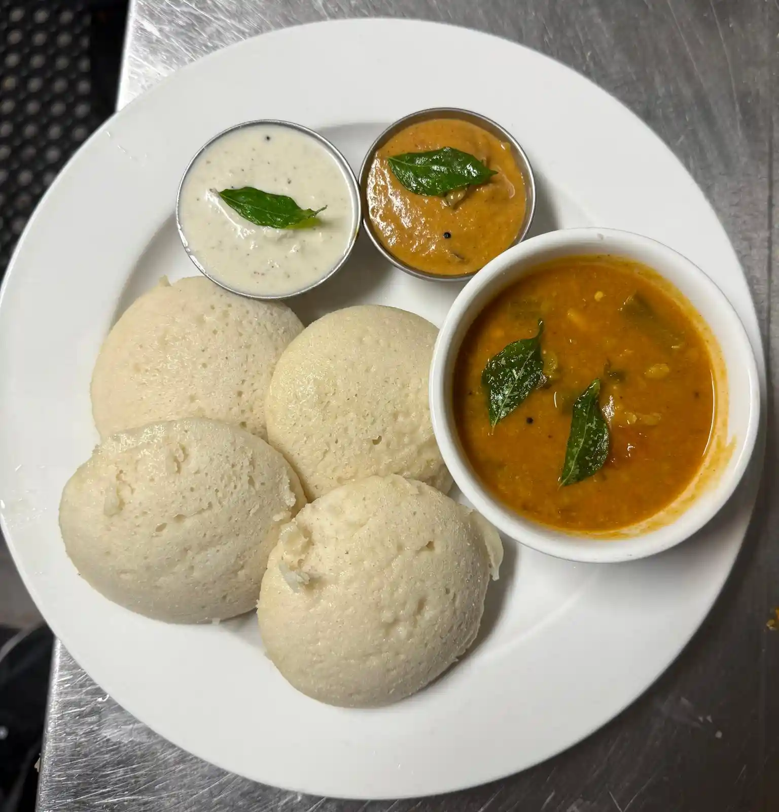 Idli Sambar & Chutney