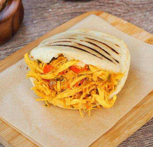 PULLED CHICKEN AREPA